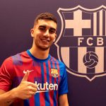 Челси има интерес към дуо от Барселона