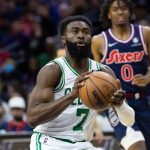 Бостън с разгромна победа над Филаделфия в НБА (ВИДЕО)