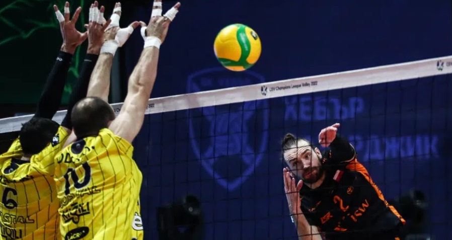 Шампионът Хебър поведе на Ястрежебски Венгел, но допусна обрат