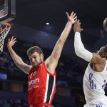 Везенков с редовния си силен мач при успех на Олимпиакос