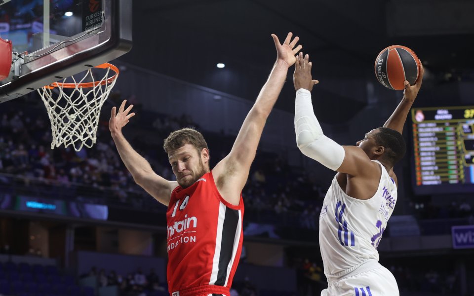 Везенков с редовния си силен мач при успех на Олимпиакос