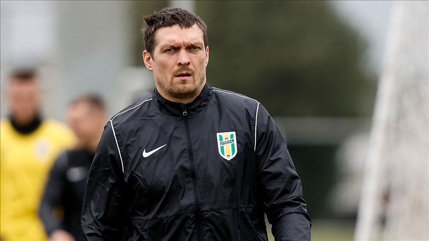 Усик дебютира на “зеления килим” с невероятен пропуск (ВИДЕО)