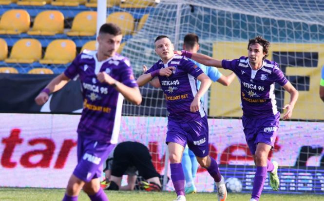 Мартин Райнов започна като титуляр при успех на Арджеш у дома