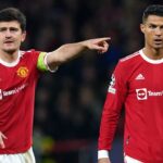 Ерик тен Хаг взима лентата от ръката на Магуайър