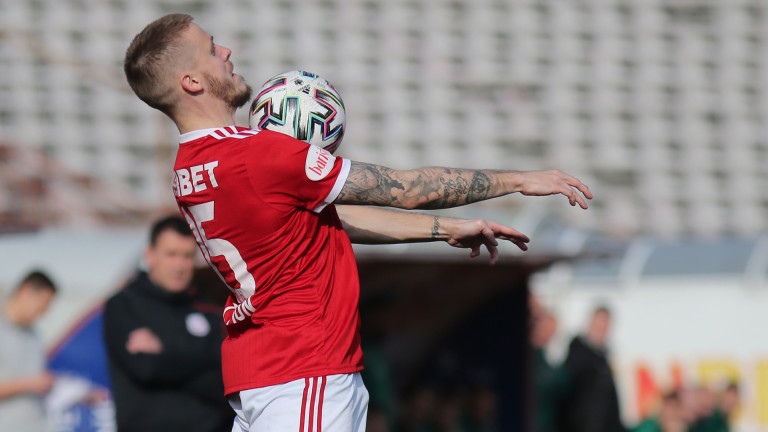 Отбор от елита на Франция с интерес към Тибо Вион