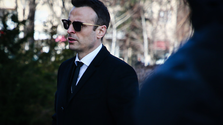 Евра с любопитен коментар под пост на Бербатов