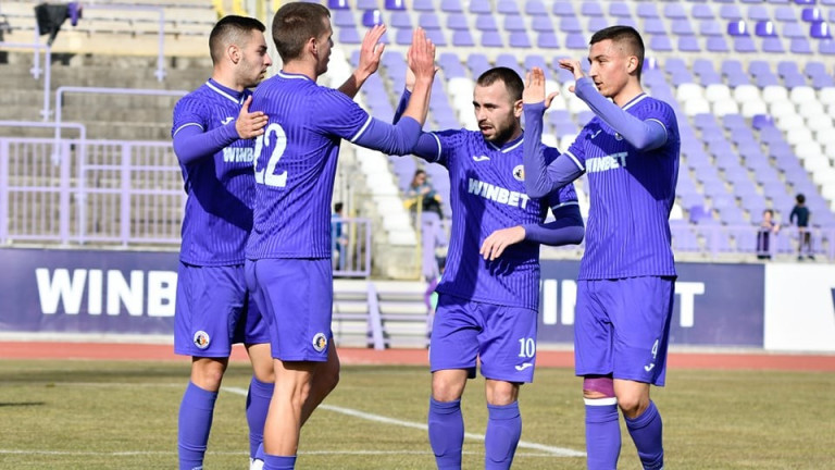 Етър удари Миньор Пк у дома и уверено крачи към efbet Лига