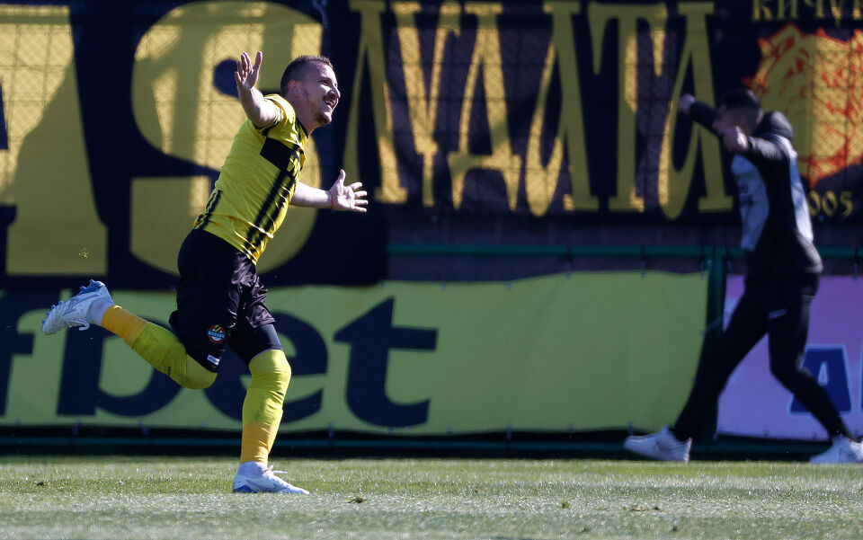 Неделев за пореден път заяви – у нас би играл само за Ботев Пд width=