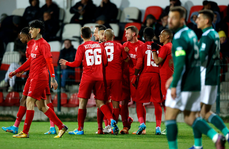 ДК към БФС наказа сериозно Царско село и Стойне Манолов
