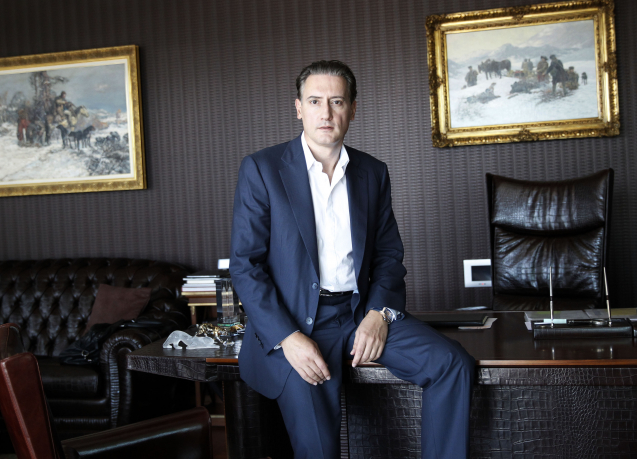 Домусчиев отрече информациите, че е пътувал с Михайлов до Париж