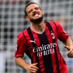 Защитник на Милан аут за месец