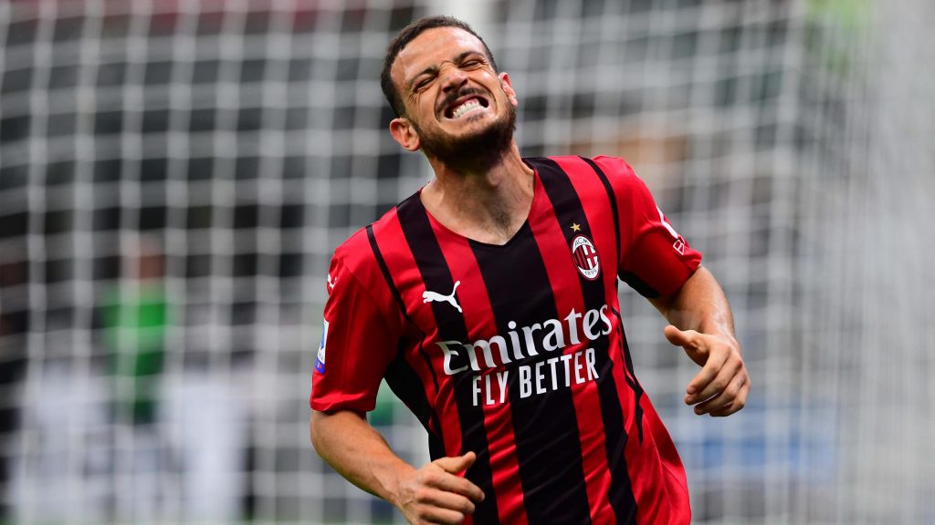 Защитник на Милан аут за месец