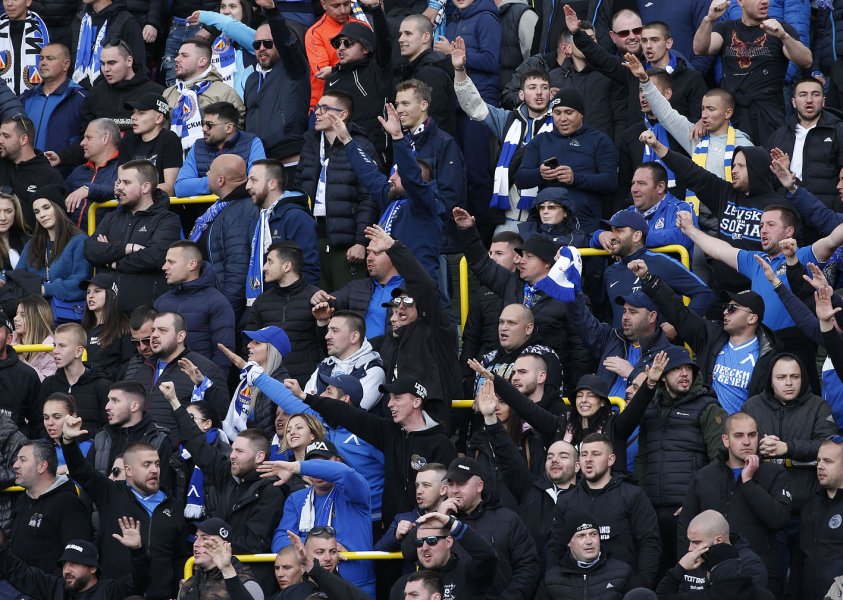 В Левски пуснаха четвърто зареждане с мачови фланелки