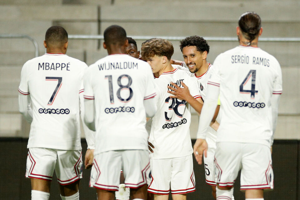 На „Парк Де Пренс“ се разделят почти с цял отбор width=