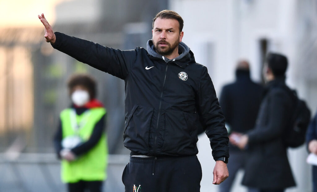 Последният в Серия “А” взе мерки и уволни треньора си