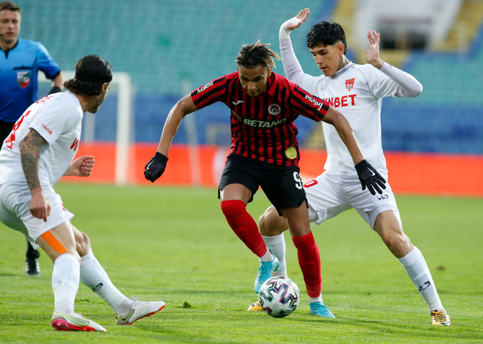 Според Betano, Царско село изпада директно от Първа лига днес