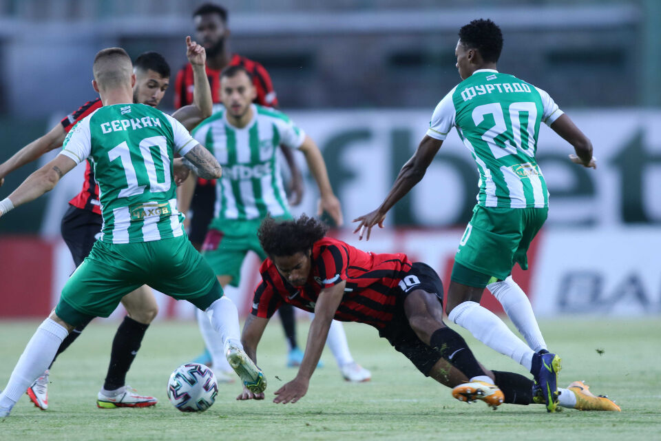 След здрава битка Берое матира Локо Пловдив в последната минута