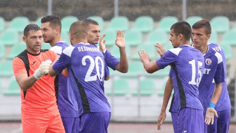 Етър си гарантира поне бараж за елита след победа над Литекс