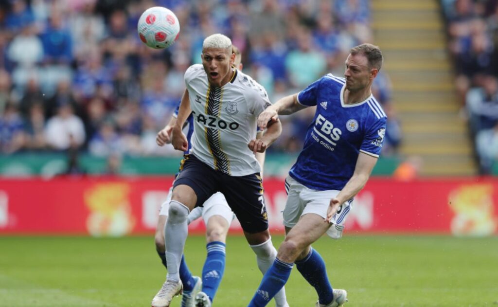 Евертън с безценна победа срещу Лестър в битката за оцеляване