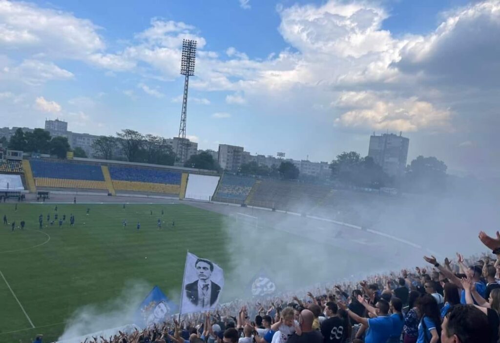 “Сините” фенове се събраха в сектор “А” и подкрепиха играчите