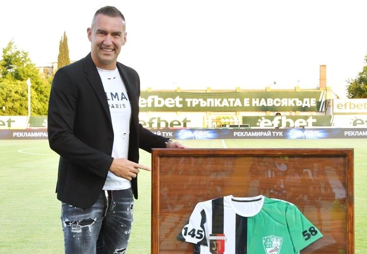 Берое и Локомотив Пловдив зарадваха Мартин Камбуров с подаръци