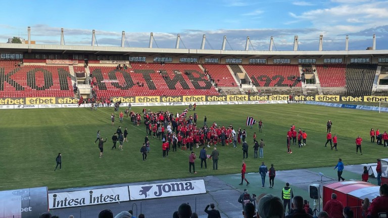 Локо София започва монтирането на осветление на своя стадион