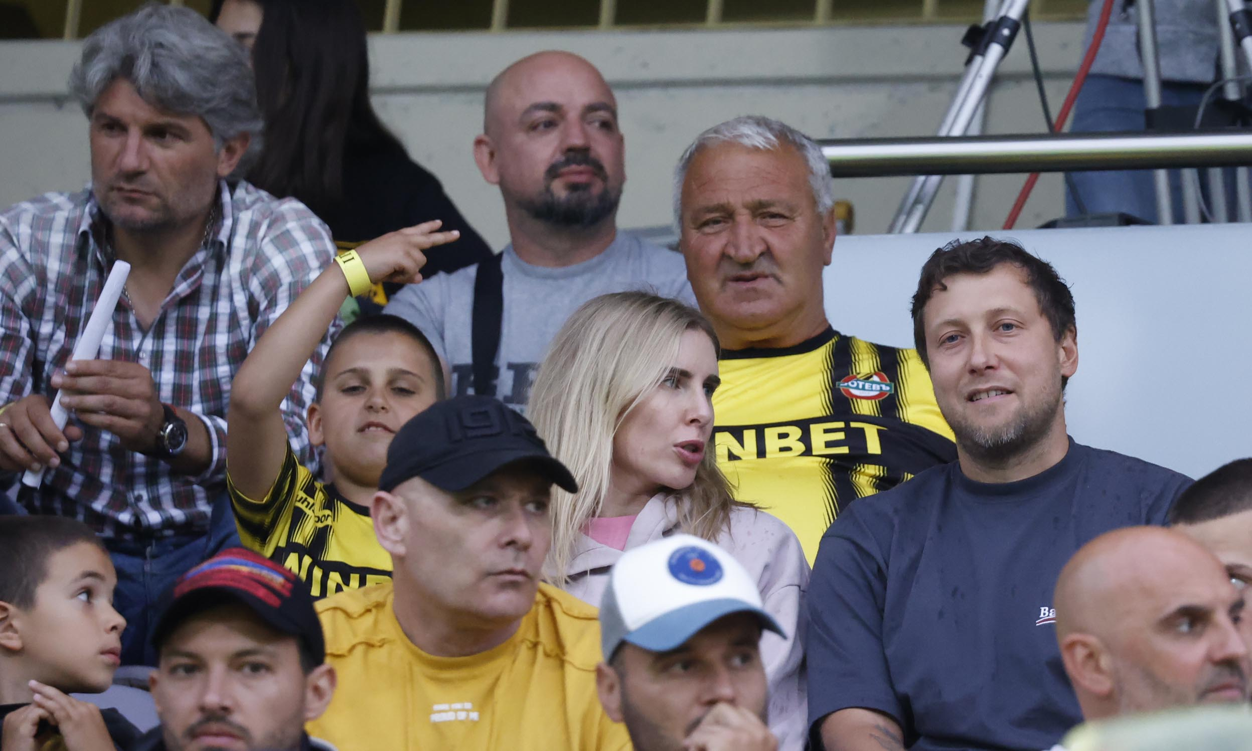 Антон Зингаревич купува още един отбор width=