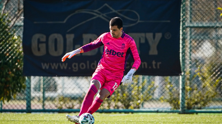 Берое връща Иван Караджов под Аязмото?