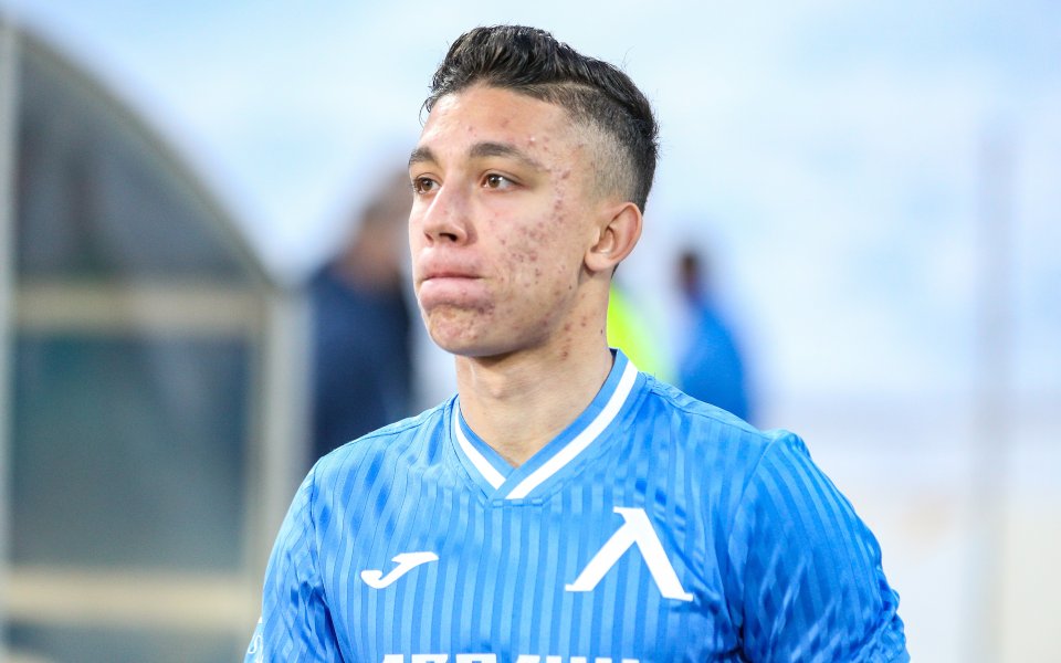 Левски поема половината заплата на Филип Кръстев width=