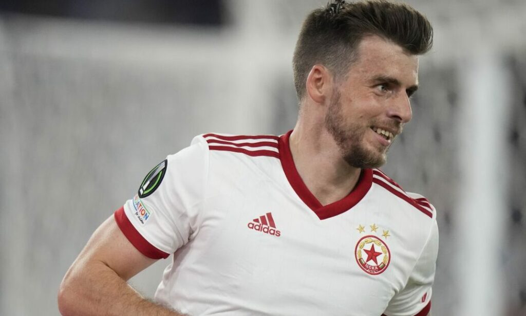 Кери продължава в Шотландия