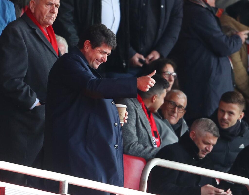 Собствениците на Саутхемтън пробват пак да купят Левски?