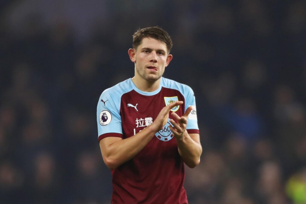 Емблемата на Бърнли в последните години подписа с Евертън