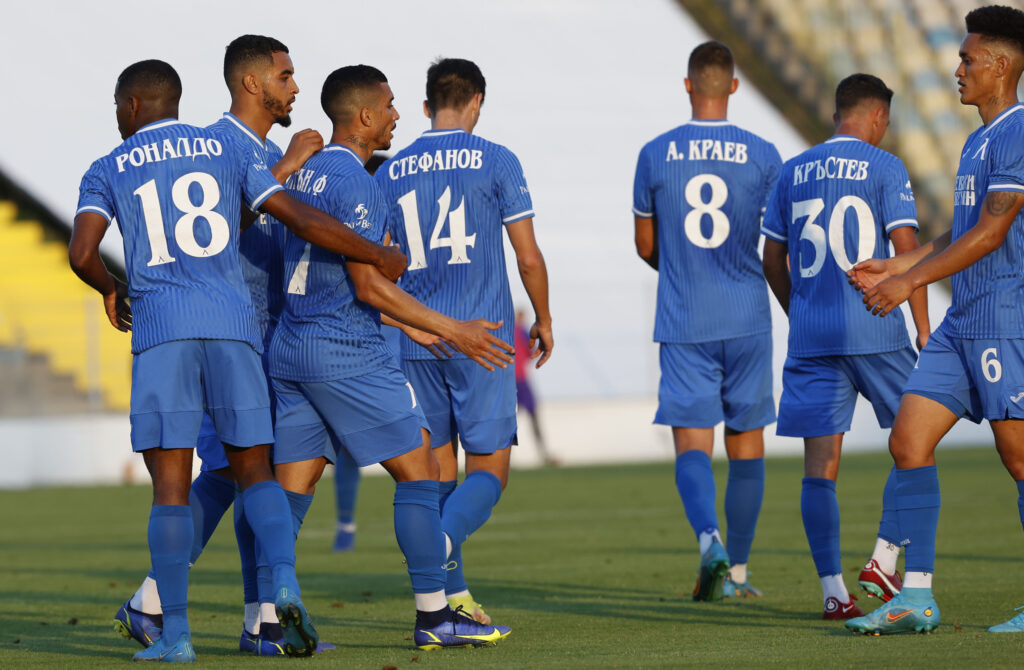 Левски прегази Етър за едно полувреме преди началото на сезона