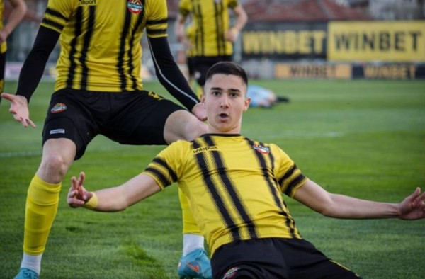 Халф на Ботев Пловдив и брат му ще играят за Палестина