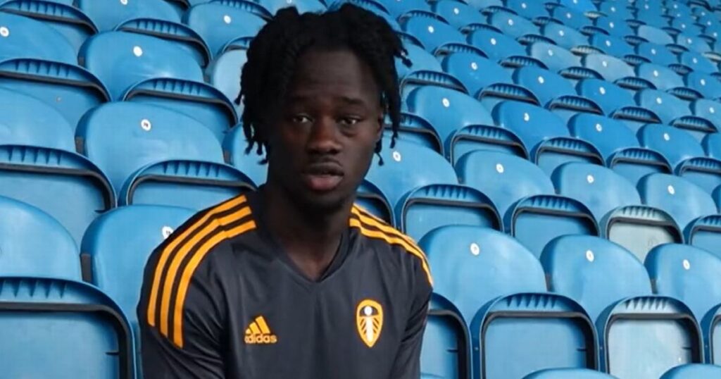 Млад халф на Манчестър Сити продължава в Лийдс