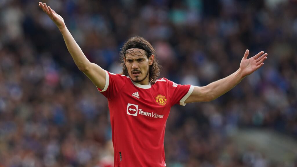 Кавани отхвърлил възможността да заиграе в Лига 1