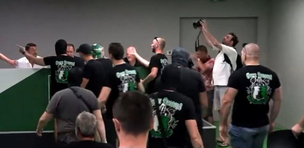 По примера на Левски: ултраси прогониха бивш играч на Ливърпул