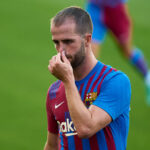 Пянич реже заплатата си, за да остане в Барселона