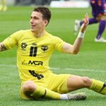 Краев игра близо час при успех на Уелингтън Финикс срещу Сидни