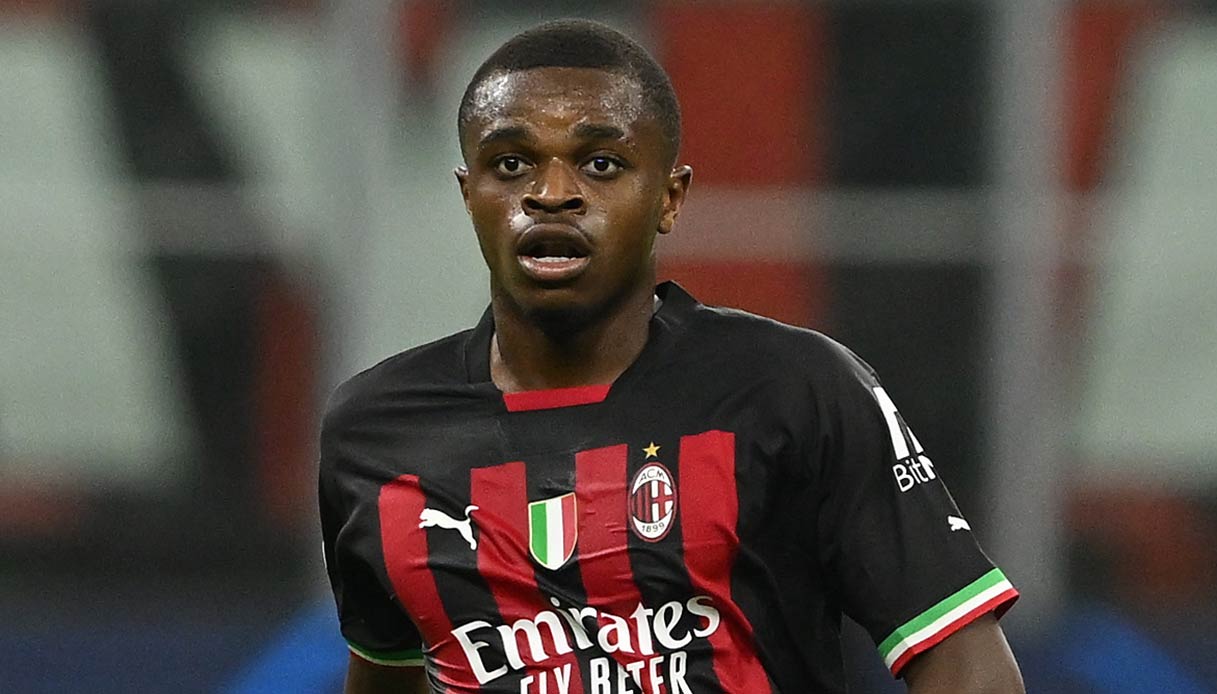 ПСЖ изкушава Милан с 50 милиона за защитник width=