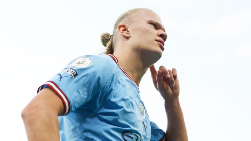 Халанд разкри тайната си – спи със специални очила