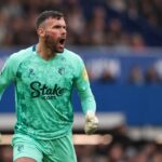 Легендарен вратар на Острова сложи край на кариерата си