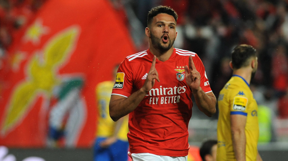 Ман Юнайтед и Байерн следят новата звезда на Бенфика