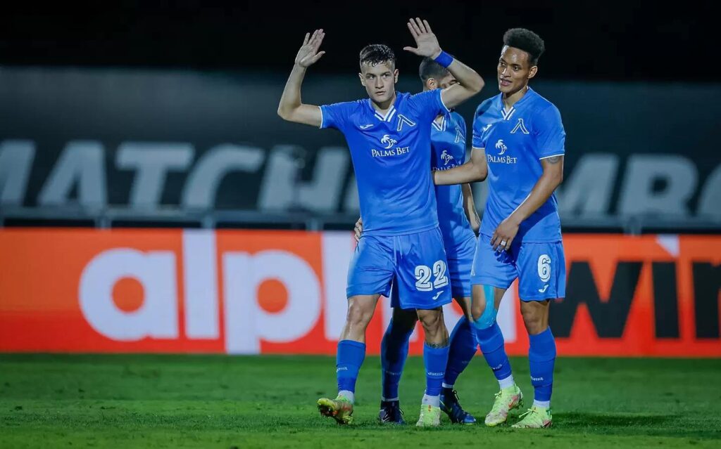 Левски преподписва с българско трио