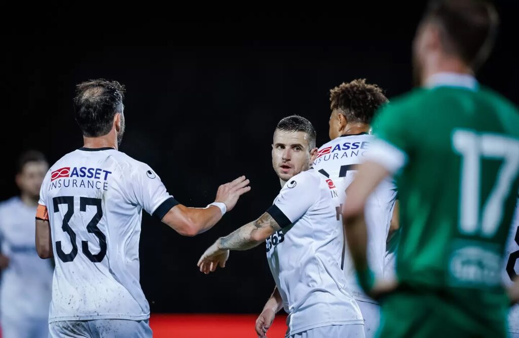 В Славия ще търсят нови футболисти на две позиции