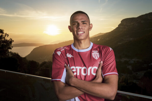 Ман Юнайтед среща конкуренцията на Барселона за играч на Монако