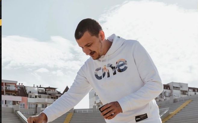 Тошко Неделев даде началото на затревяването на “Колежа” width=