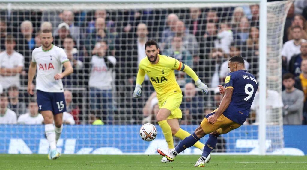 Нюкасъл се намести в топ 4 след успех над Тотнъм