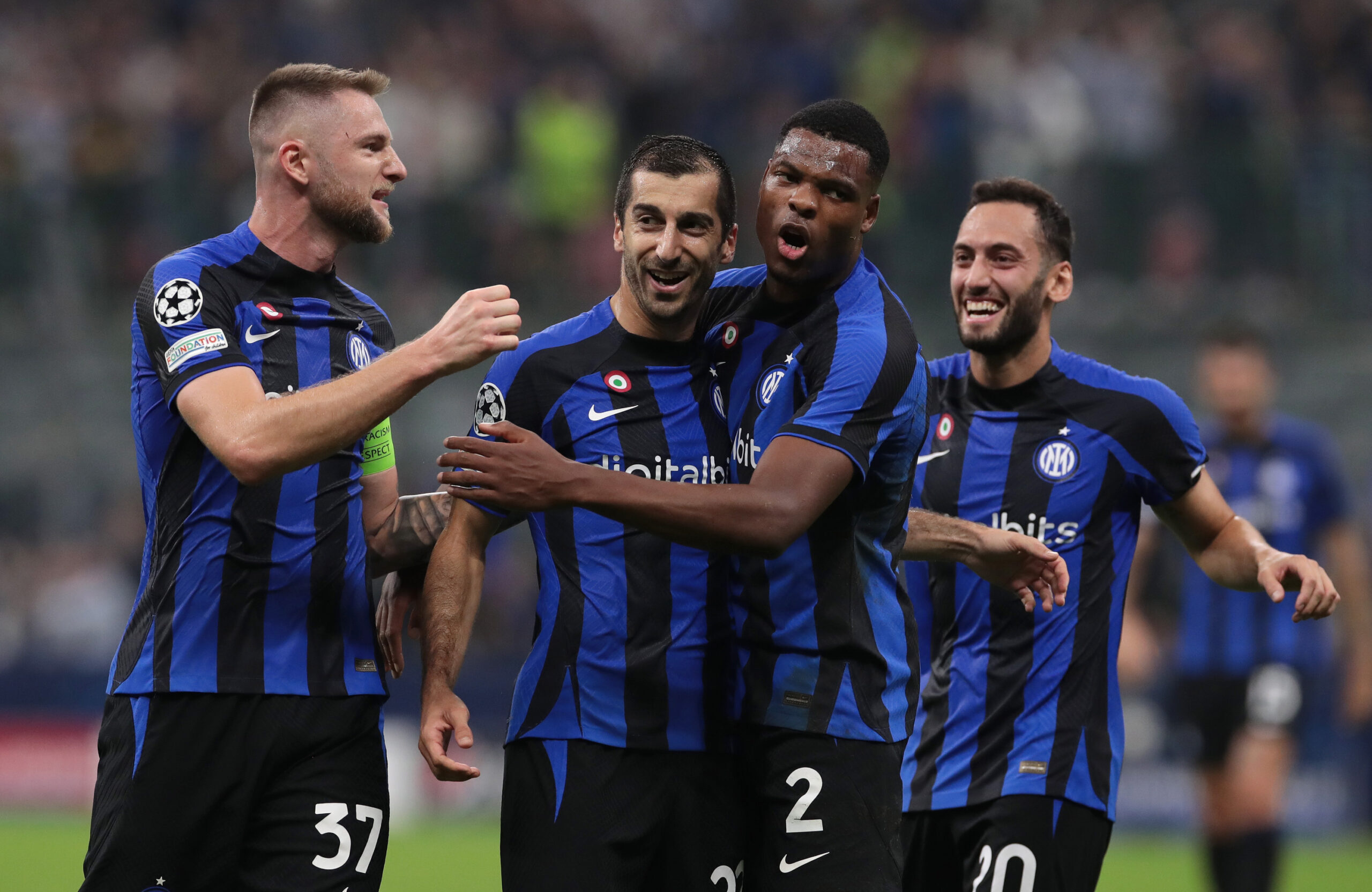 Интер разгроми Верона и запази мястото си в топ 4 width=