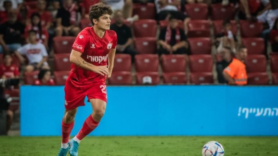 Български национал с първи двубой за новия си клуб